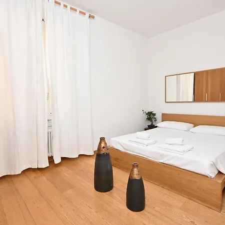 EXCLUSIVE Ponte Vecchio Apartment-2
