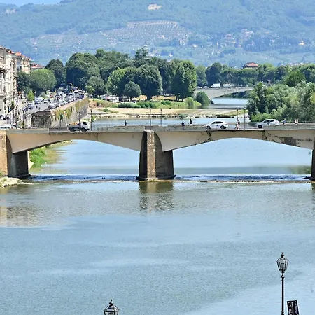EXCLUSIVE Ponte Vecchio Apartment-3